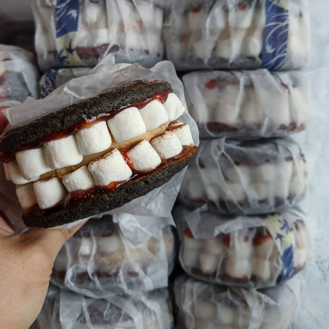 Sandwich: Creepy Teeth